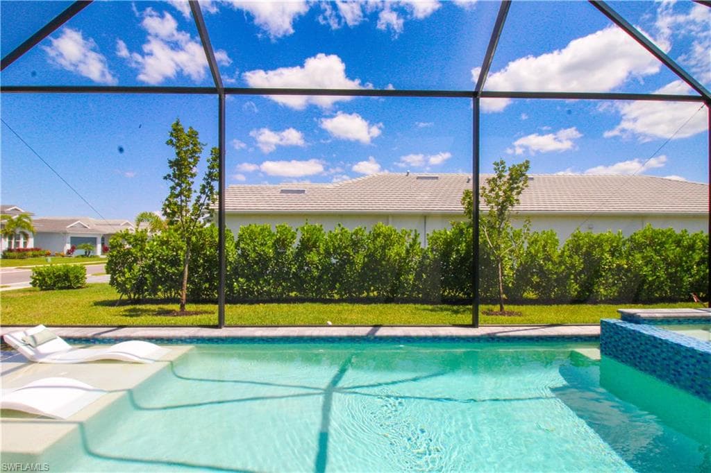 9241 Cayman DR-40