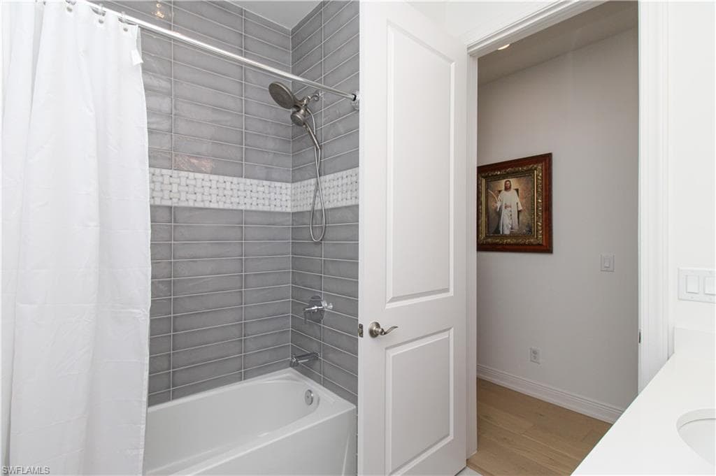 9241 Cayman DR-34