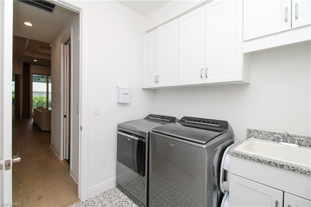 9241 Cayman DR-28