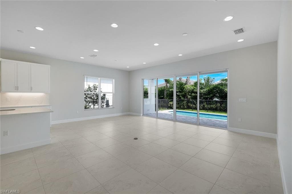 2741 Durham CIR-9