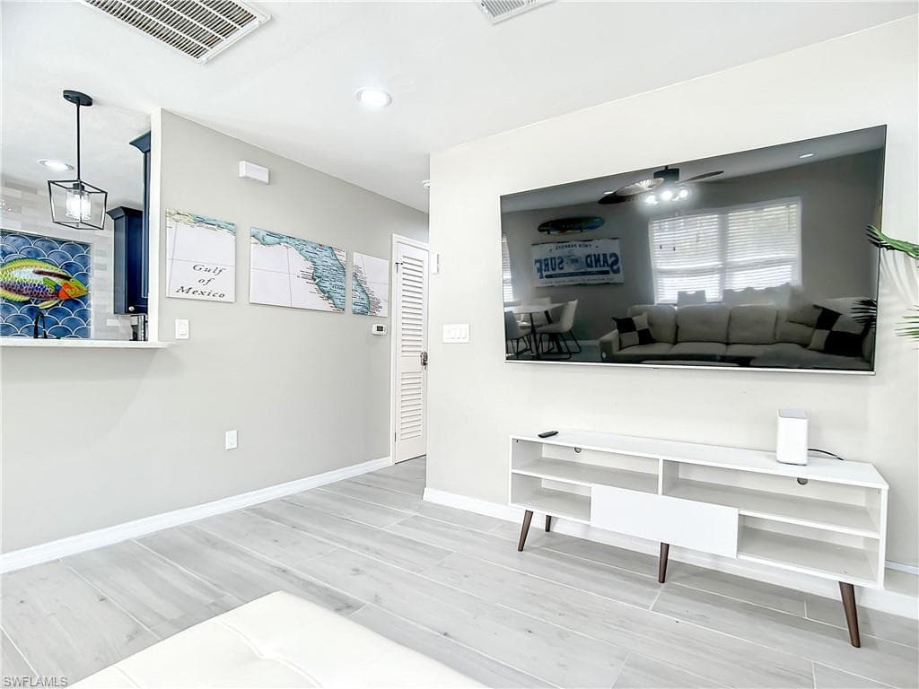 217 Miramar ST-23