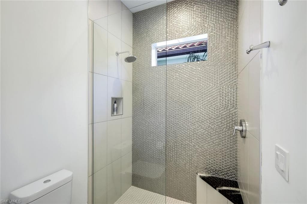 16438 Seneca WAY-21