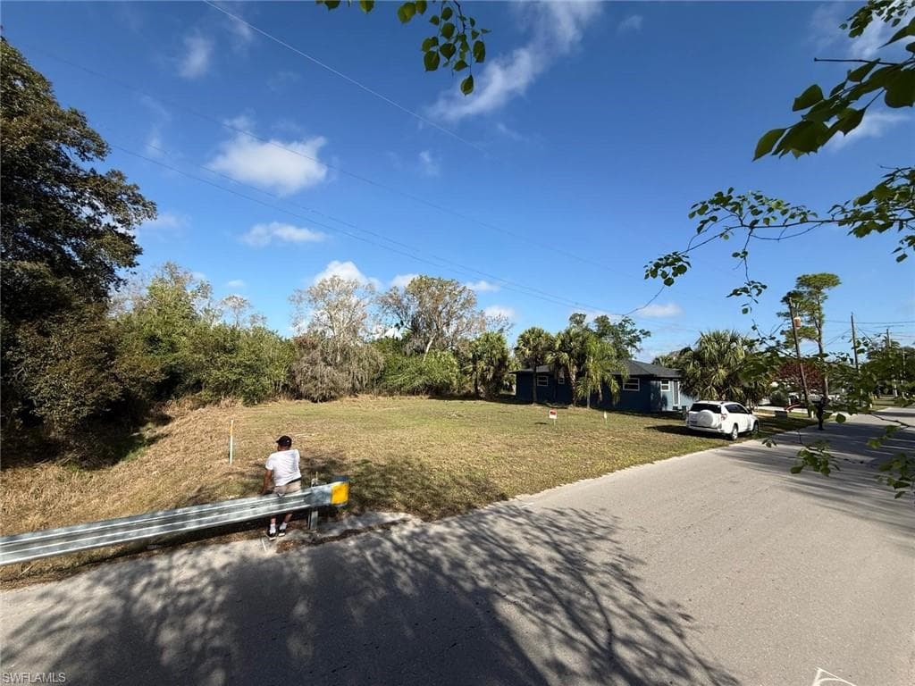 228 SINGLETON AVE-2