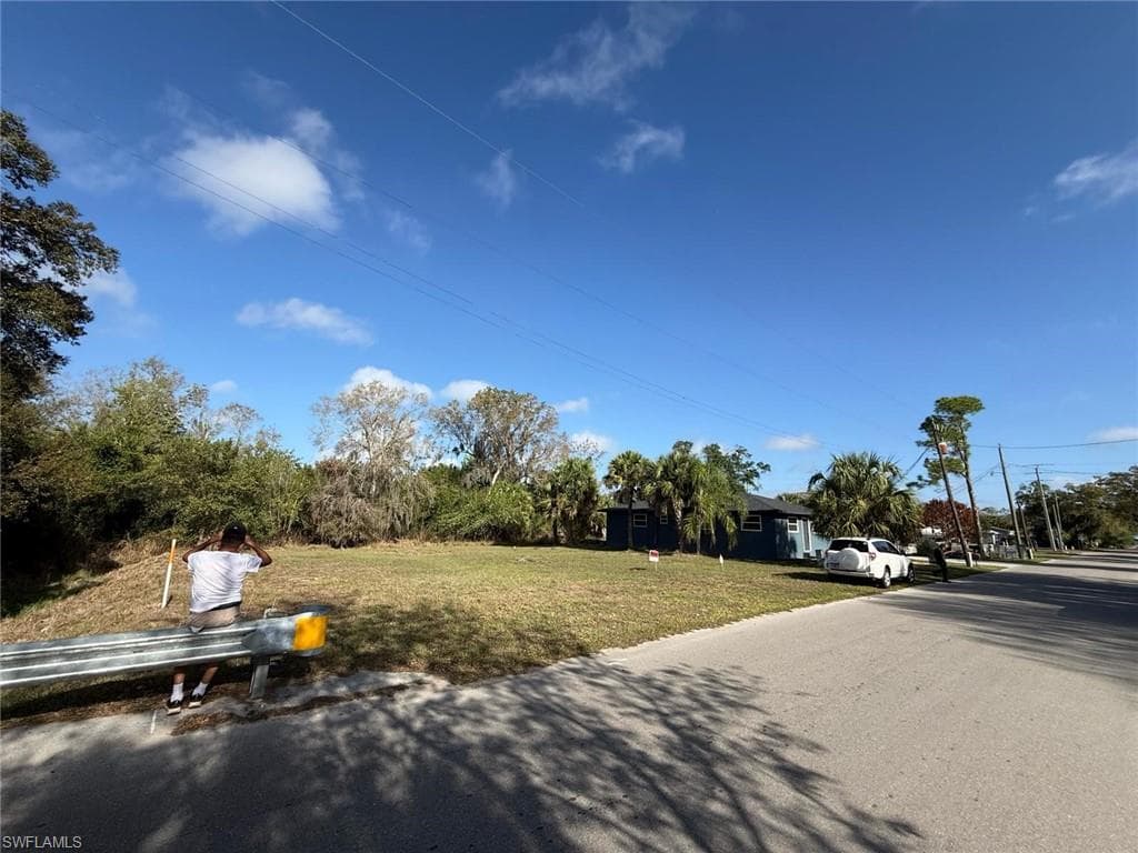 228 SINGLETON AVE-5