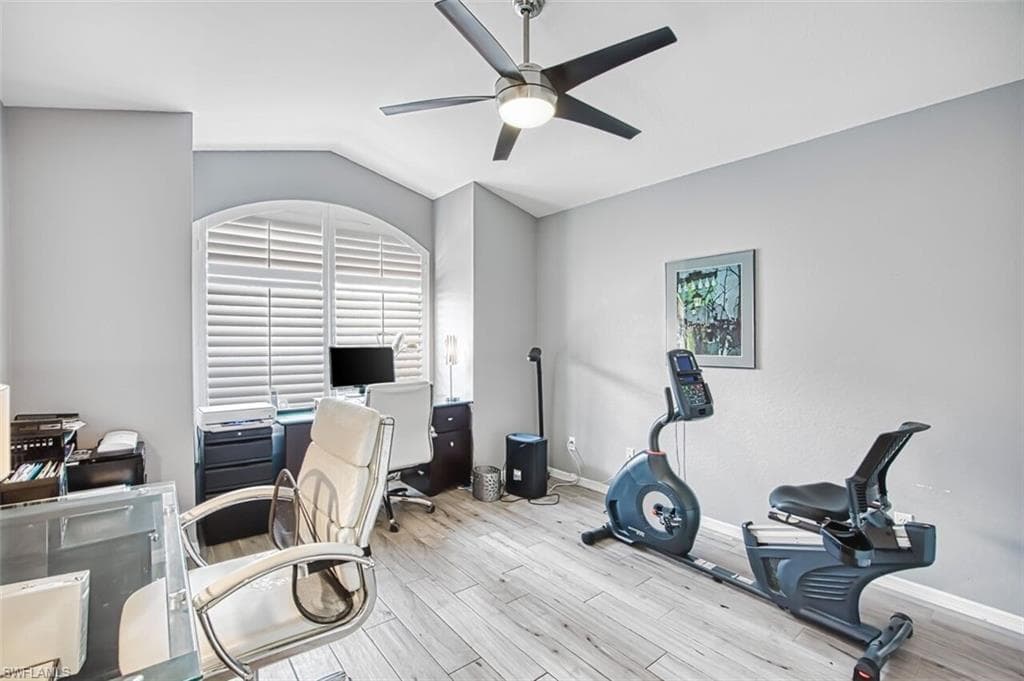 9917 Las Casas DR-26
