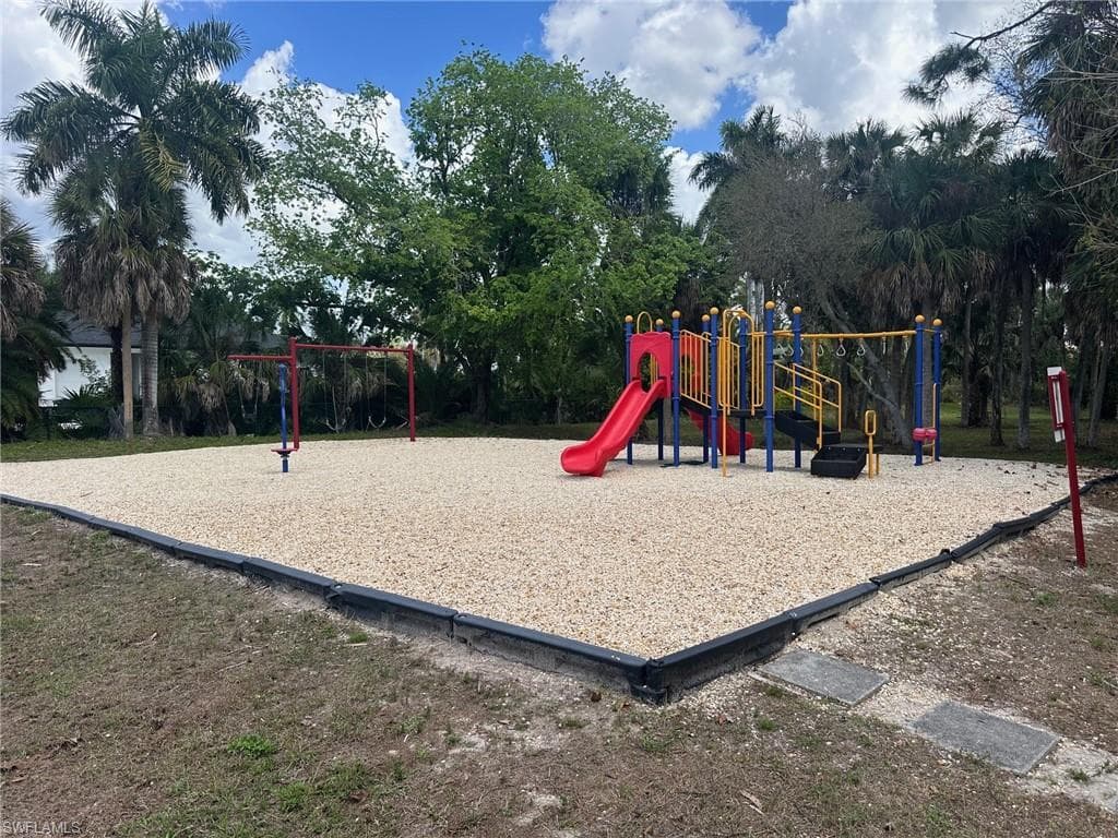 9917 Las Casas DR-41