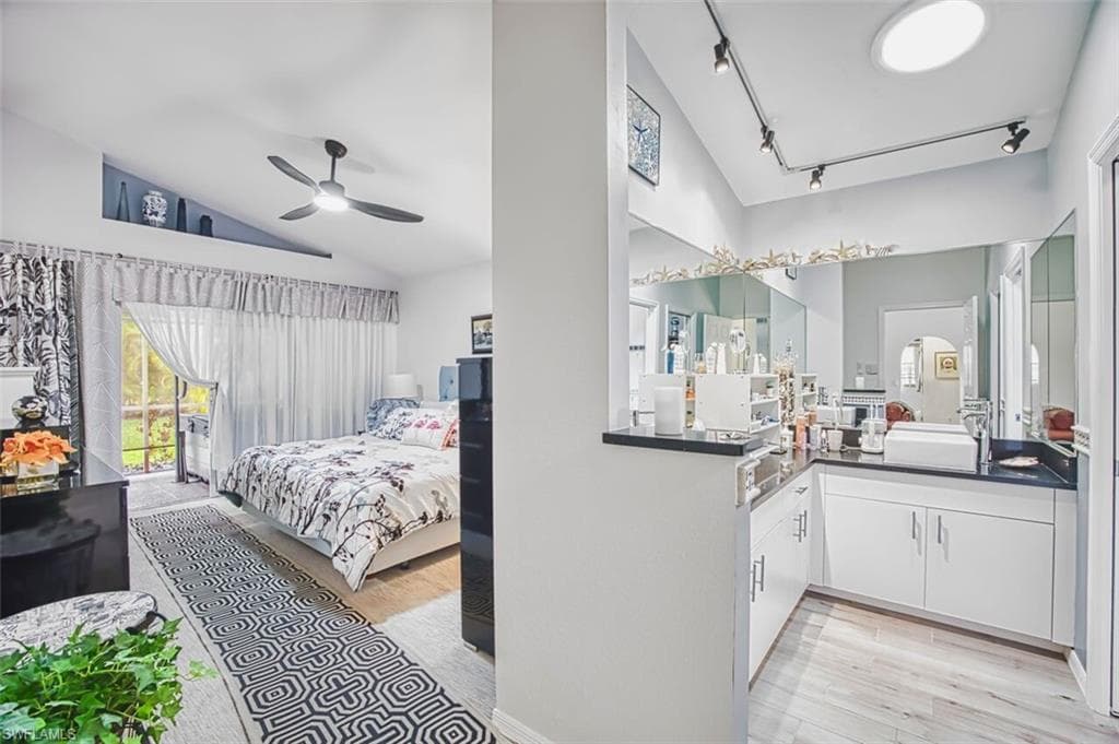 9917 Las Casas DR-21