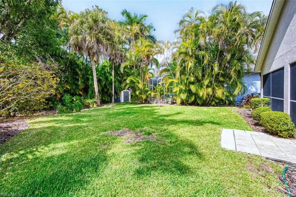9917 Las Casas DR-31