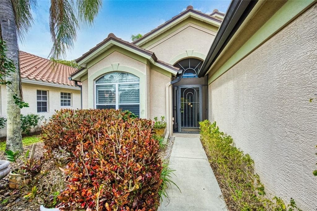 9917 Las Casas DR-4