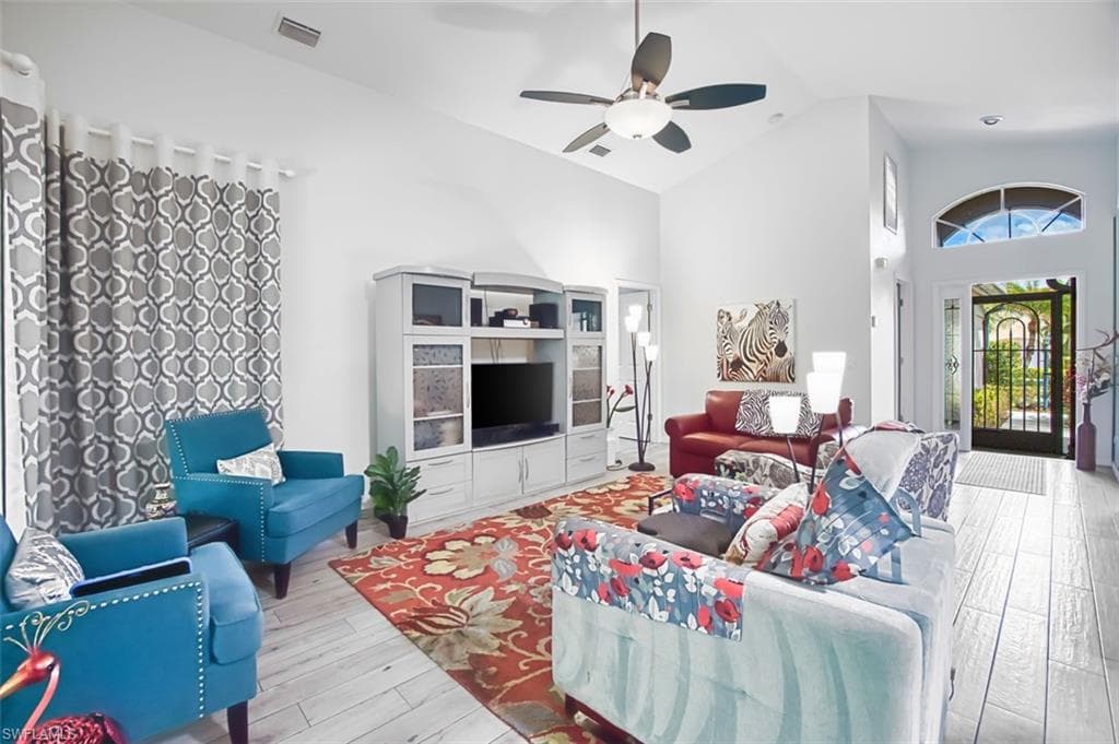 9917 Las Casas DR-9