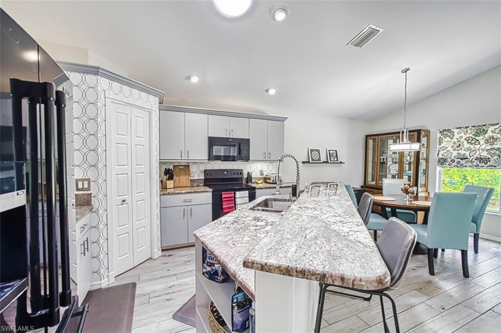 9917 Las Casas DR-14