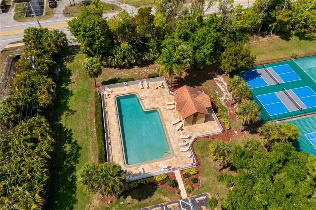 9917 Las Casas DR-39