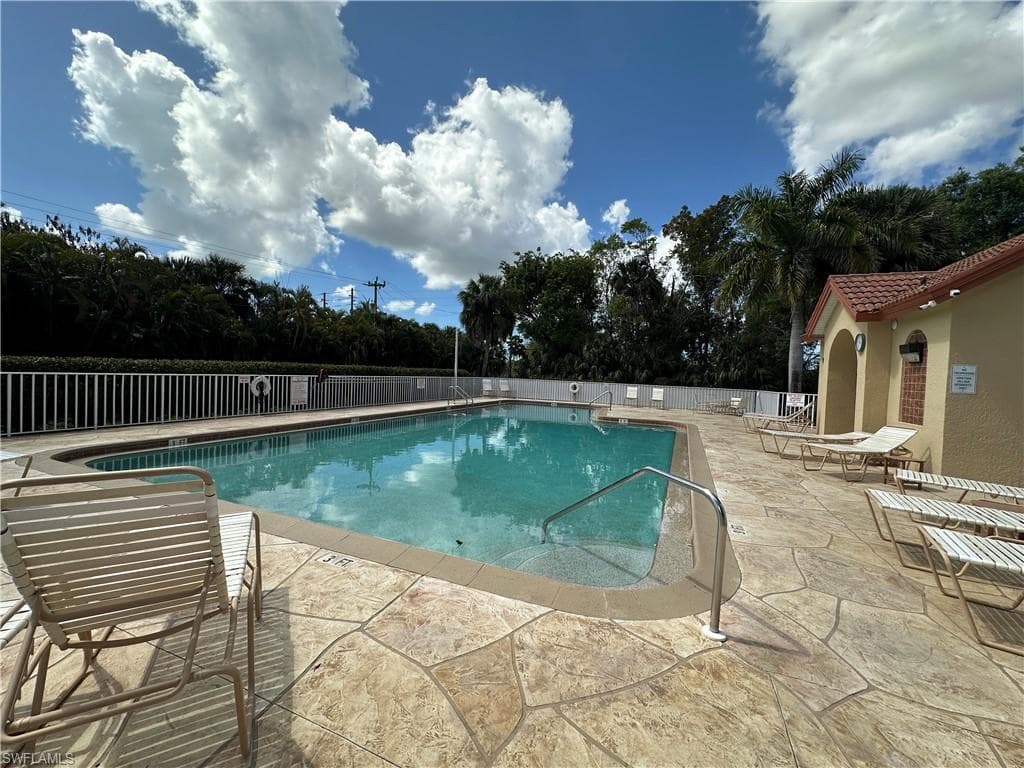 9917 Las Casas DR-34