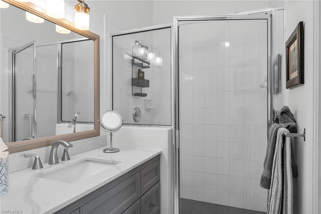 194 Newport DR 908-19