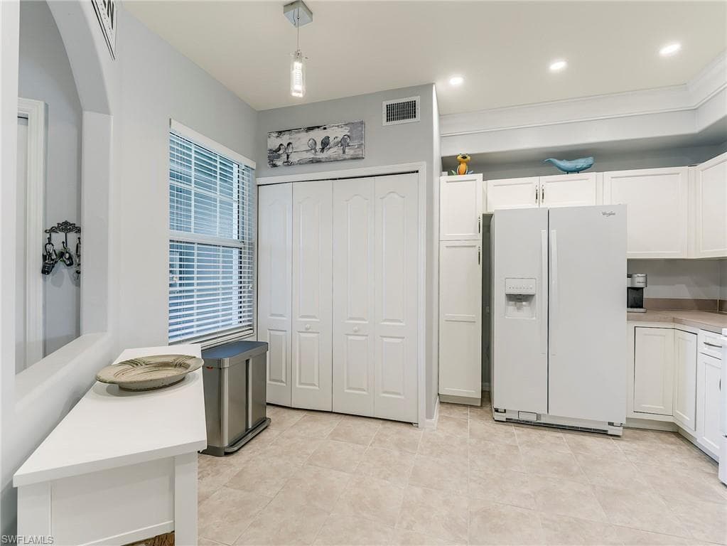9241 Spring Run BLVD 2206-19