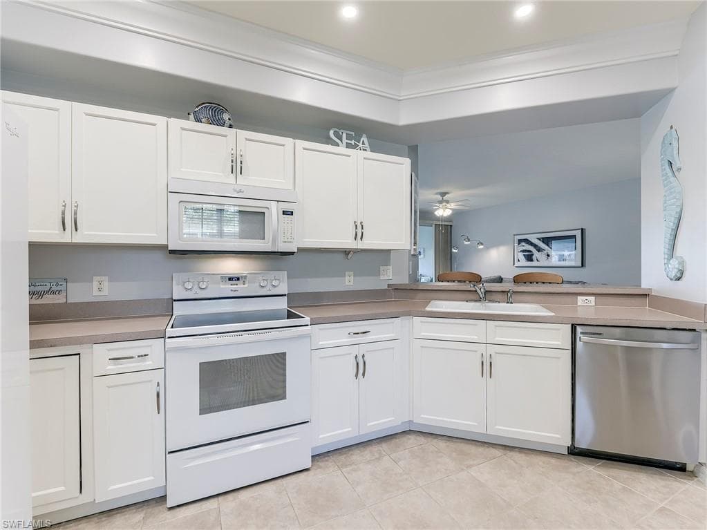 9241 Spring Run BLVD 2206-18