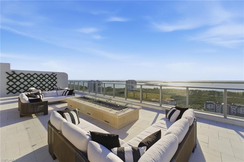 4810 Pelican Colony BLVD 704-18