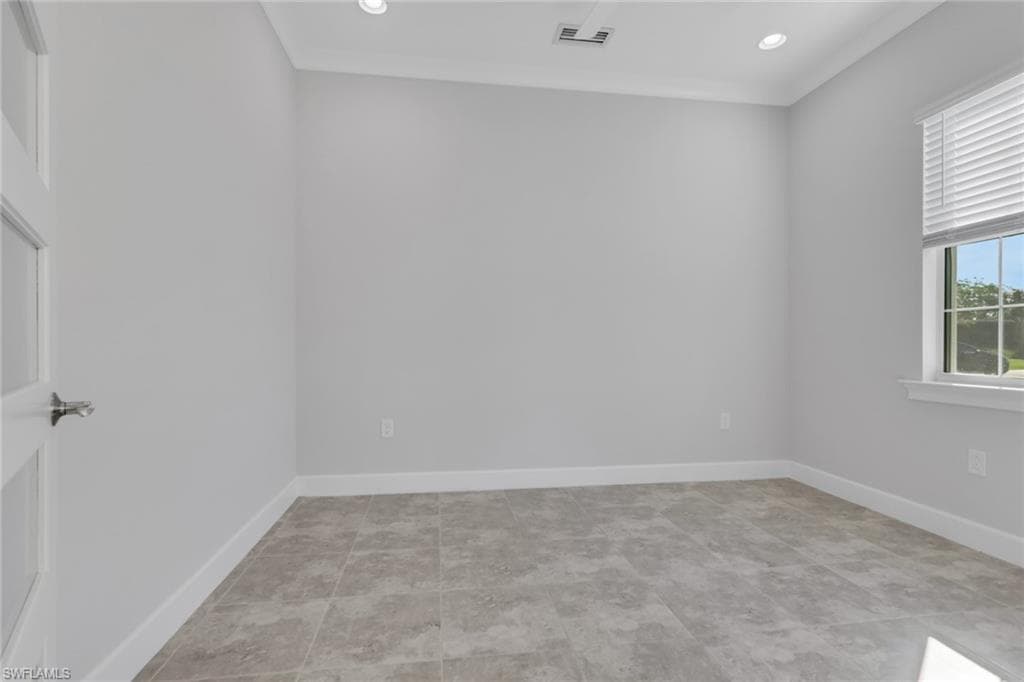 6933 Saona CT-25