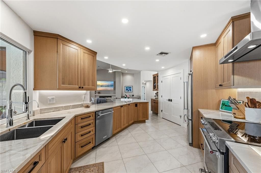 4724 Riverside DR-10
