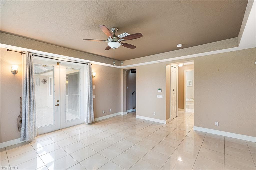 11913 Princess Grace CT-22