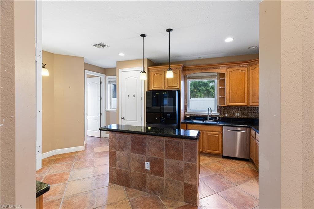 11913 Princess Grace CT-1