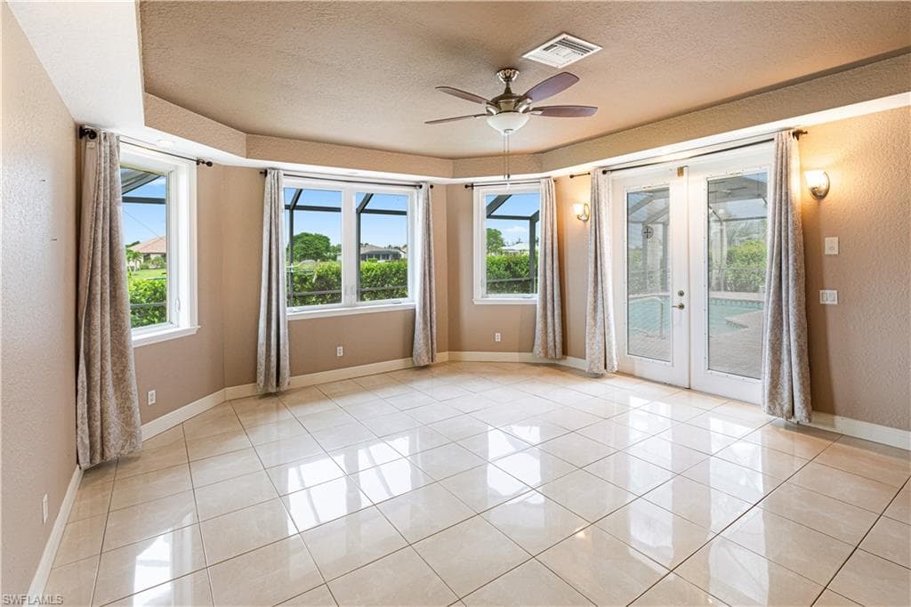 11913 Princess Grace CT-21