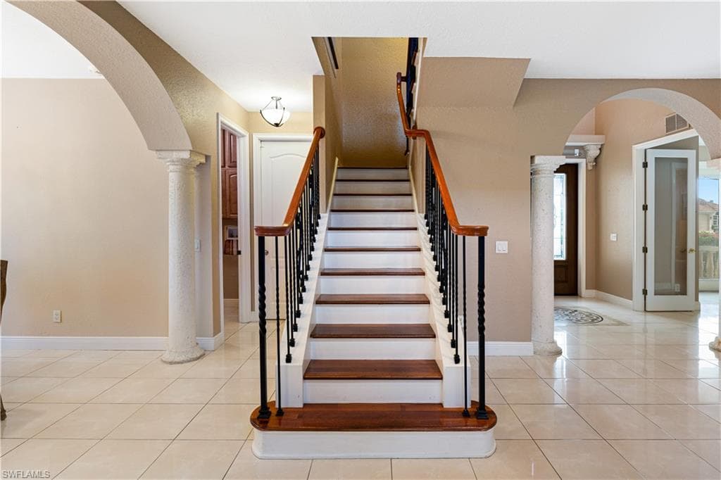11913 Princess Grace CT-27
