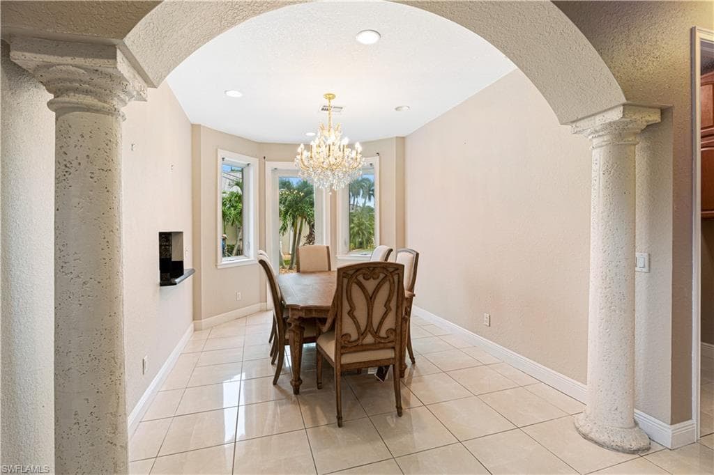 11913 Princess Grace CT-13