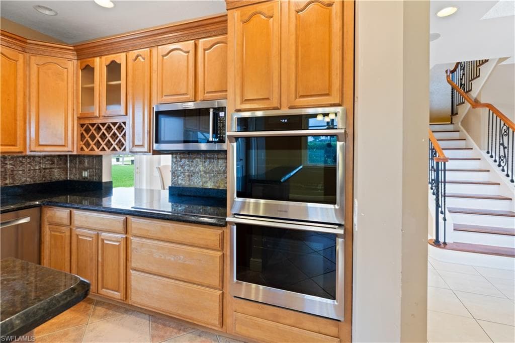11913 Princess Grace CT-17