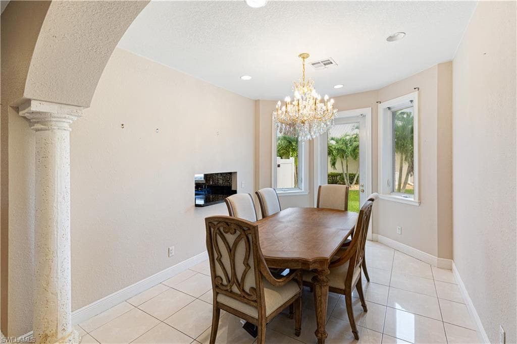 11913 Princess Grace CT-14