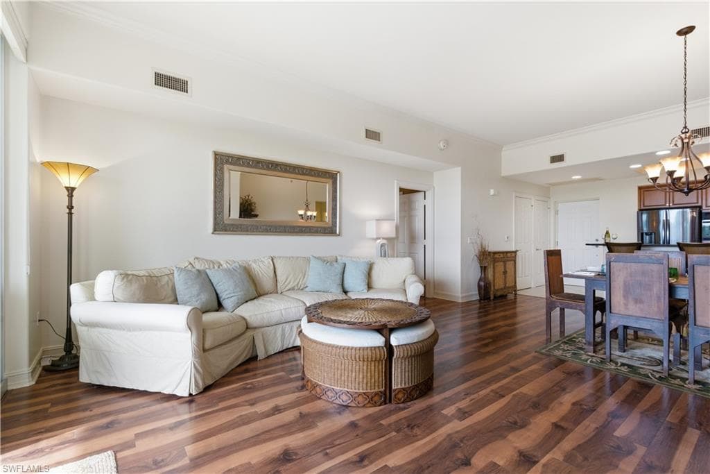 2748 Tiburon BLVD E C404-15