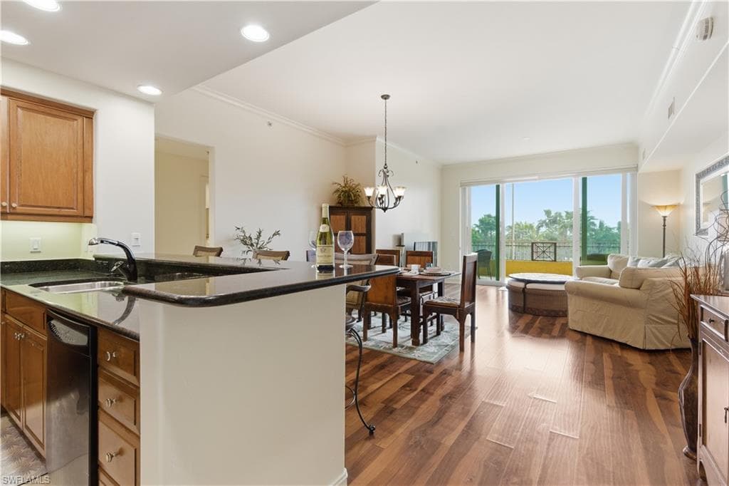 2748 Tiburon BLVD E C404-2