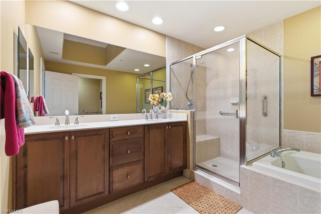 2748 Tiburon BLVD E C404-23
