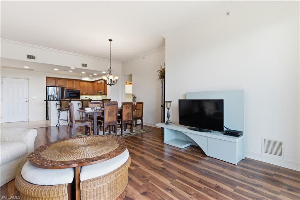 2748 Tiburon BLVD E C404-17