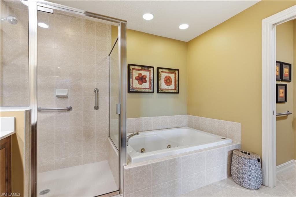 2748 Tiburon BLVD E C404-24