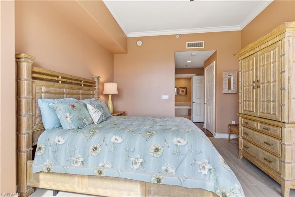 2748 Tiburon BLVD E C404-20