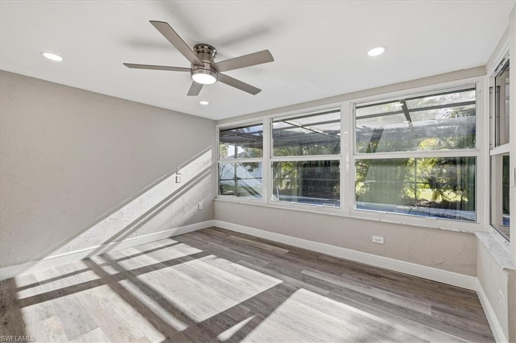 5051 Fairfield DR-24