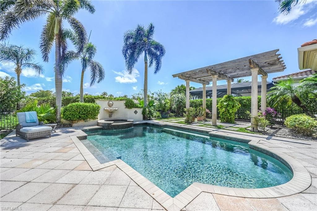 2052 Isla Vista LN-43