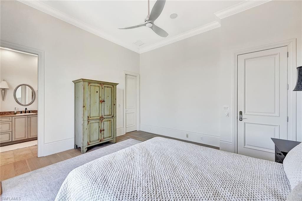 2052 Isla Vista LN-32