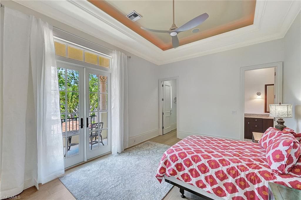 2052 Isla Vista LN-38