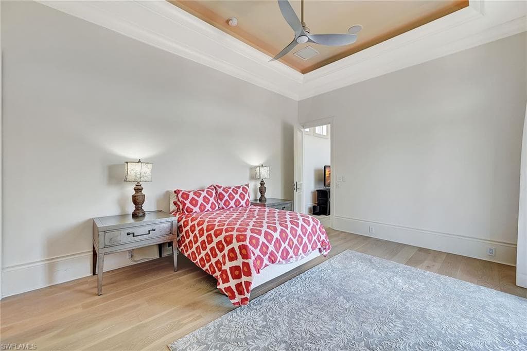 2052 Isla Vista LN-37