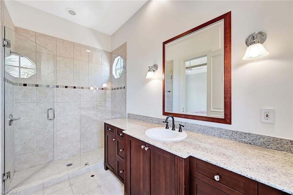 2052 Isla Vista LN-39