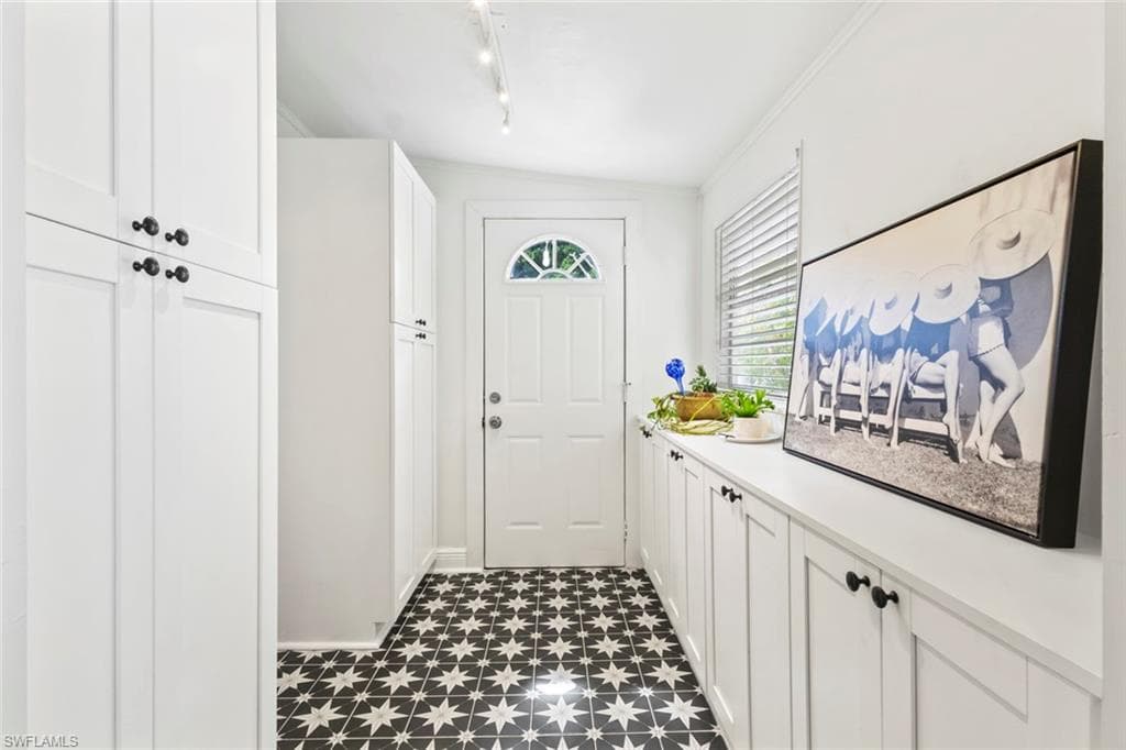 1414 Alhambra DR-10