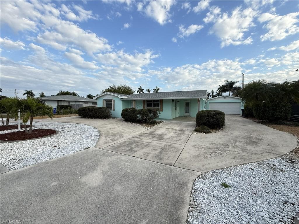 1534 Ricardo AVE-1