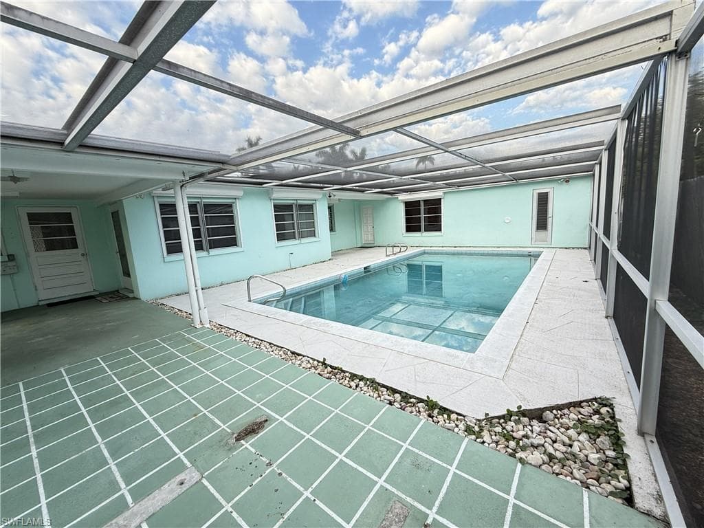 1534 Ricardo AVE-20