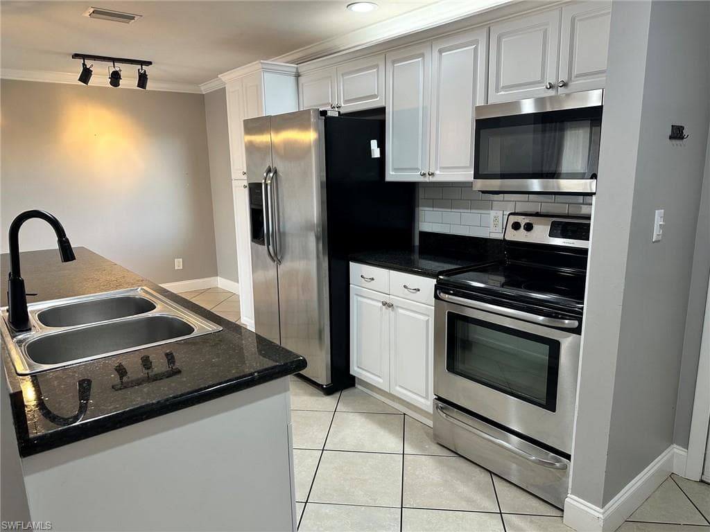 2366 Mall DR 514-17