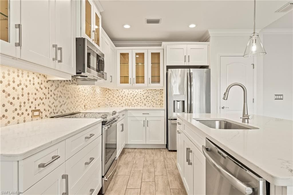 6954 Avalon CIR 703-3