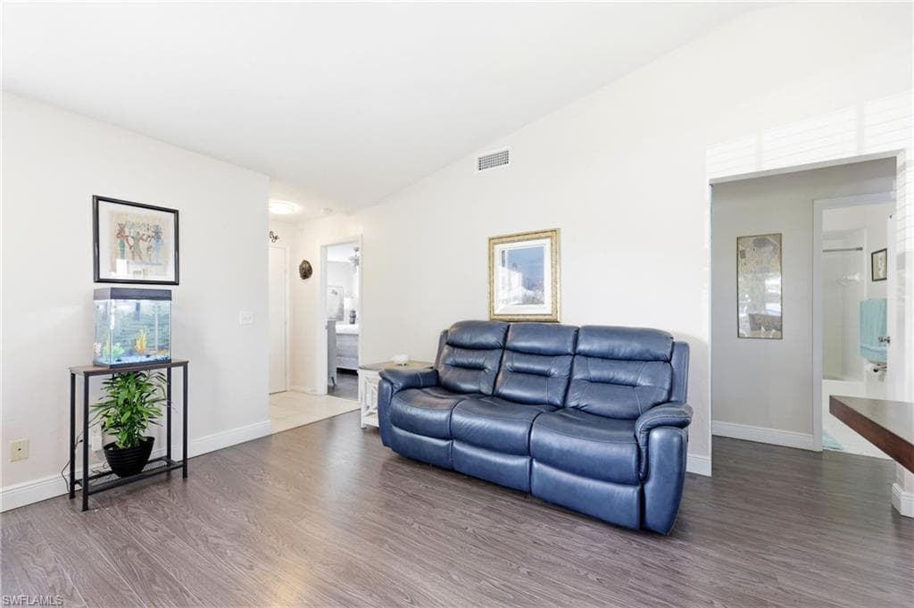 10548 Quincy CT-8