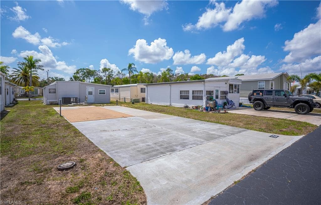 25 La Fonda LN-1