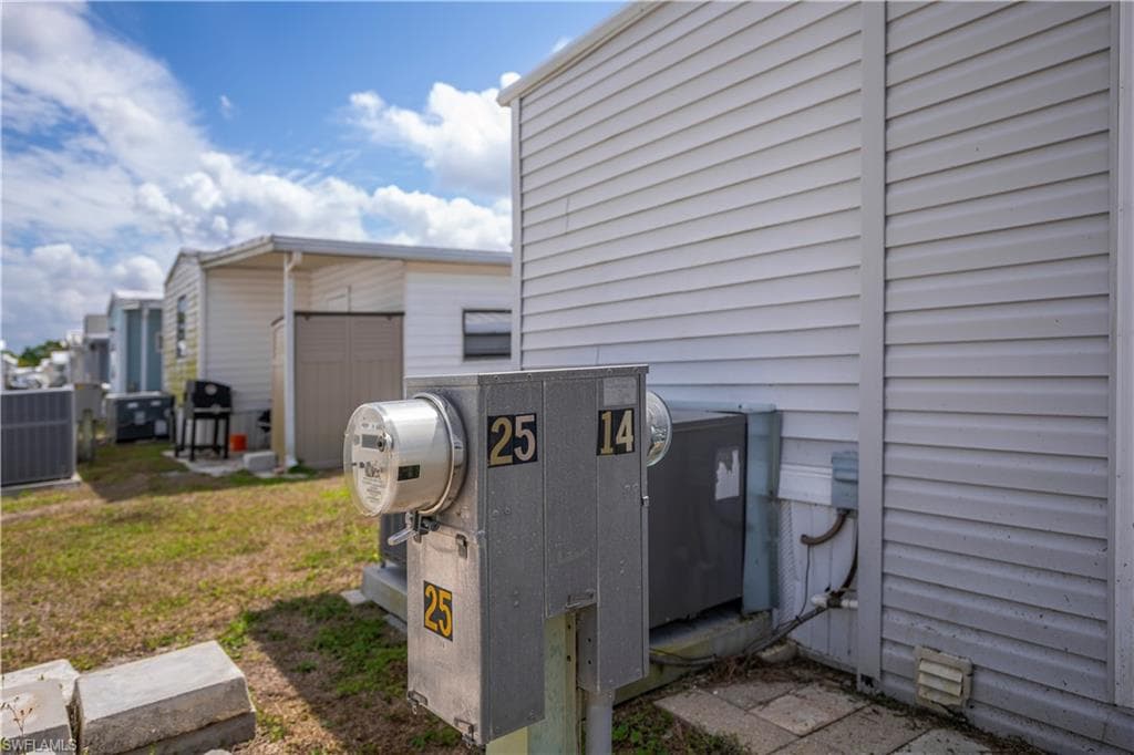 25 La Fonda LN-12